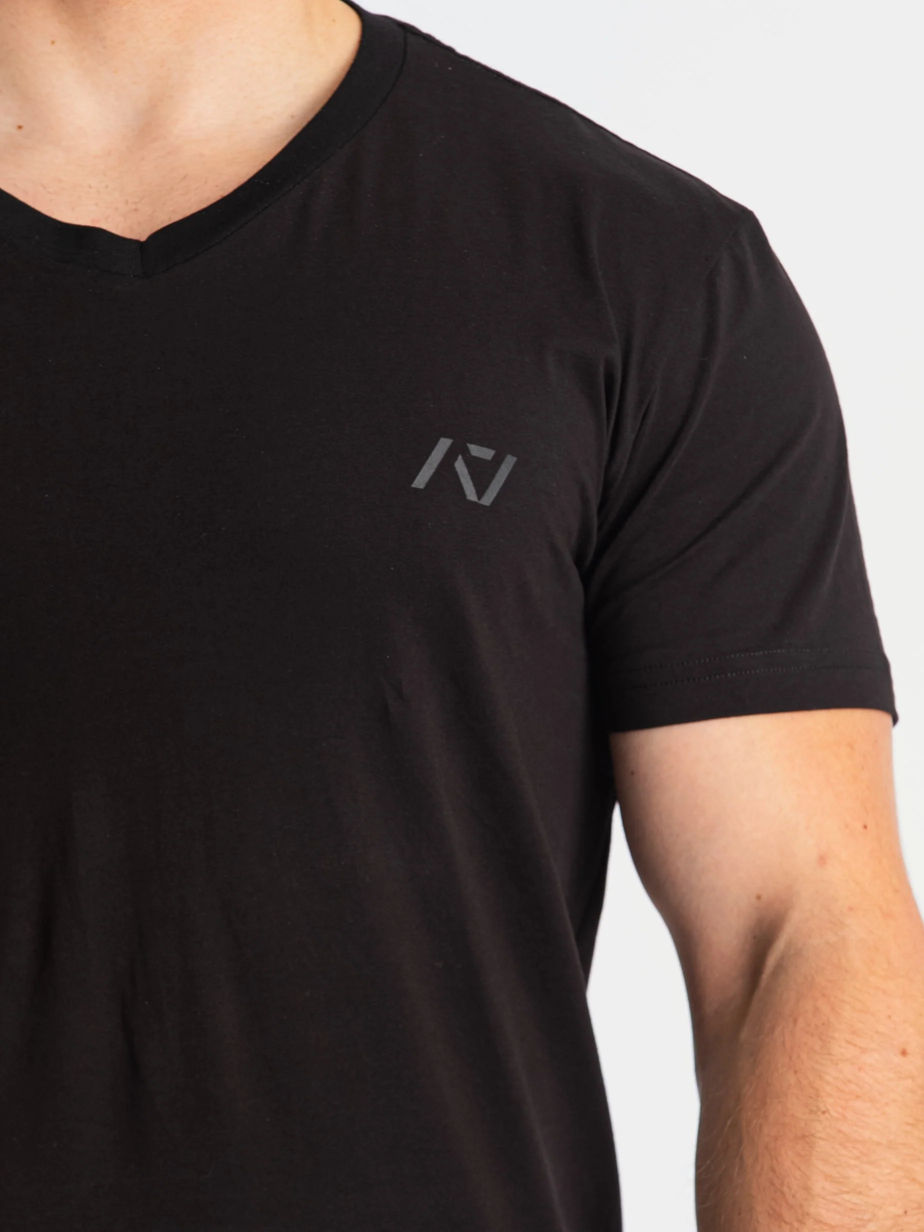 True-Fit Men's Non Bar Grip V-Neck - Stealth - Image 3